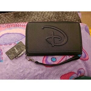 ⭐️Disney Wallet, Zip Around, Disney Signature D Logo Embossed, Black Buckledown